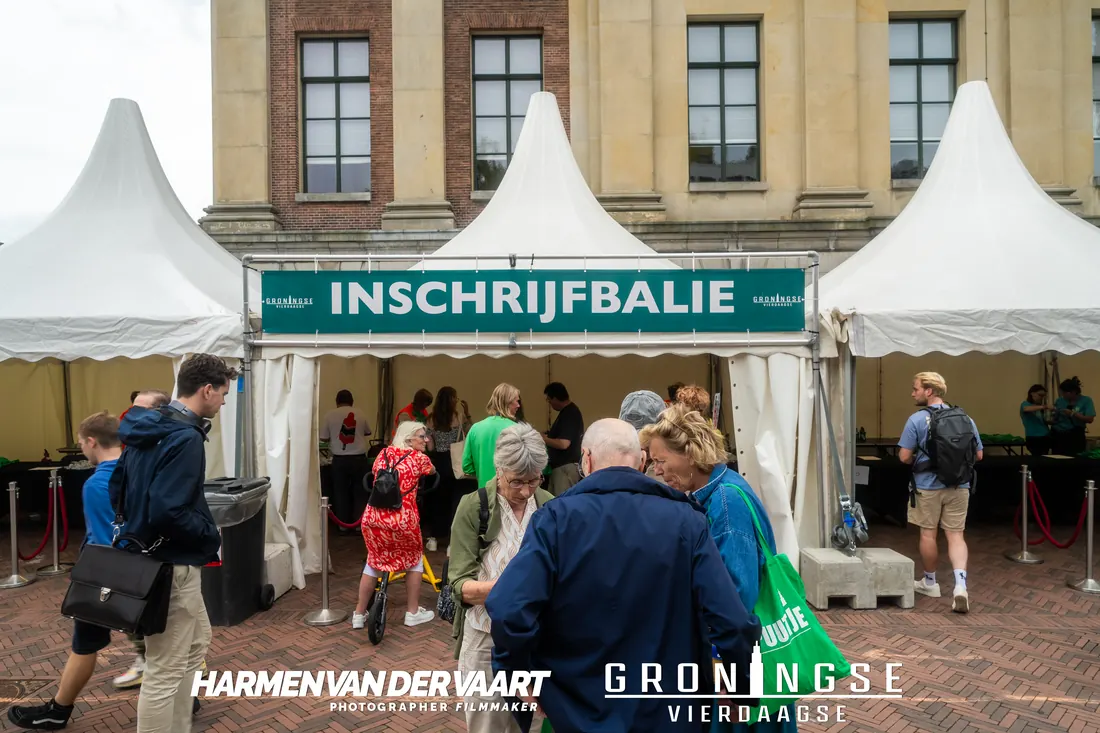 De inschrijfbalie van de Groningse 4daagse